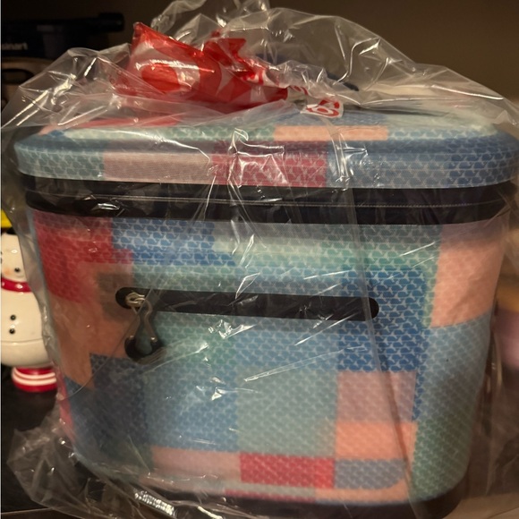 Vineyard Vines X Target 12 can cooler - Picture 4 of 5